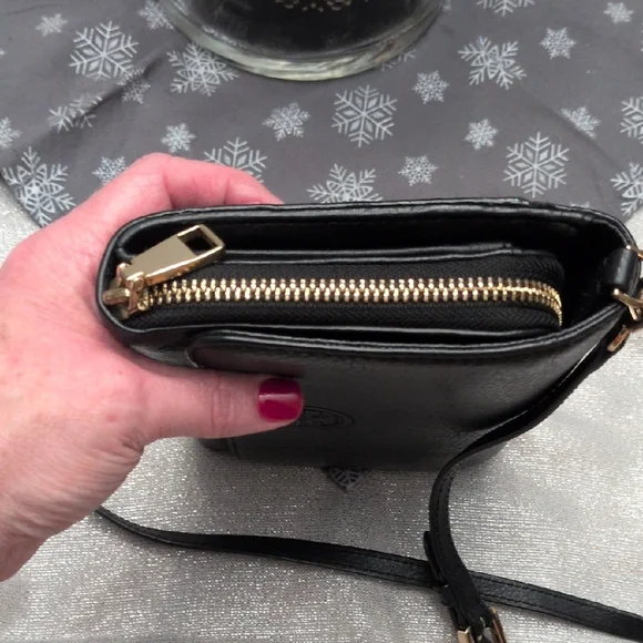 Tory Burch Bombe Flat Black Leather Crossbody Bag - Picture 9 of 11